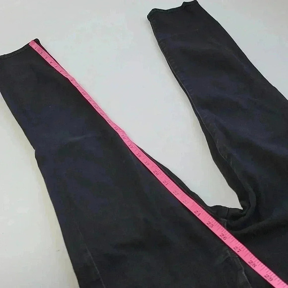 MOTHER The Looker in A Model Spy - Picture 6 of 13